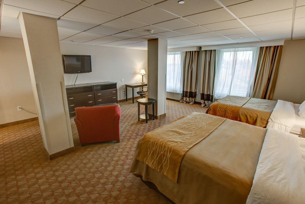 Comfort Inn & Suites Triadelphia Exterior photo